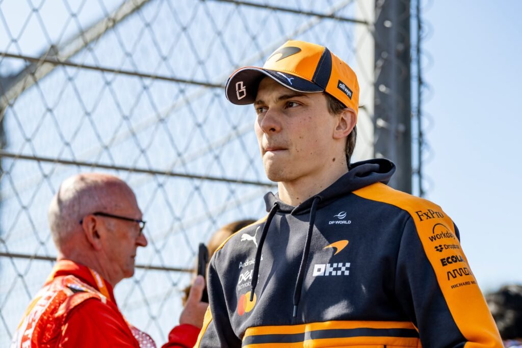 Steiner aponta saída de Webber da gestão de Piastri como fator para queda de rendimento em 2026