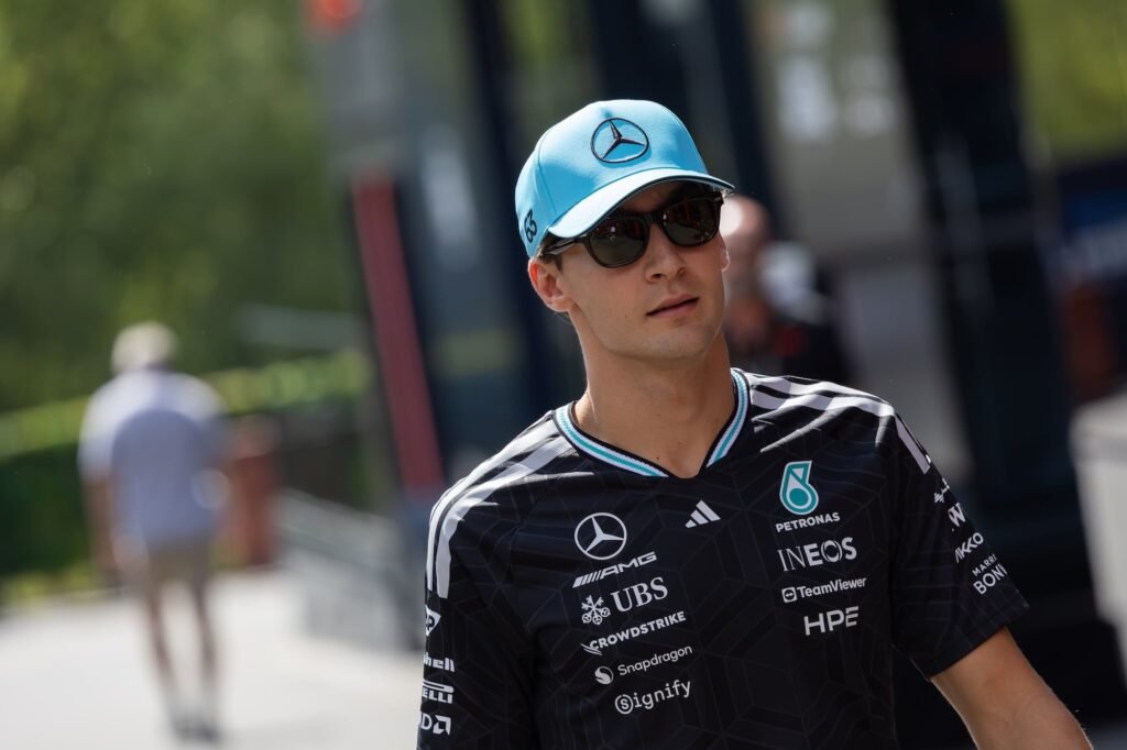 Steiner compara momento de Russell na Mercedes ao de Bottas e cita escolha do piloto para o futuro