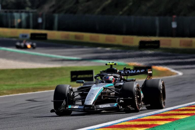 Antonelli diz que dificuldades de 2025 aceleraram evolução na campanha da F1 em 2026