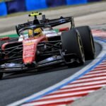Hamilton pode seguir na Ferrari até 2028; contrato atual prevê opção por mais um ano