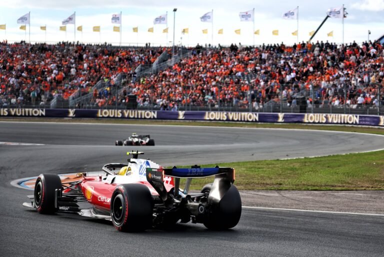 Hamilton diz que Ferrari encontrou “a fórmula certa” e vê equipe em condição melhor para 2026