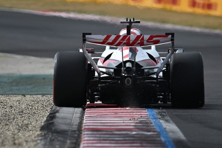 Haas conclui teste em Portimão e amplia avaliação de pilotos para definir dupla de 2027