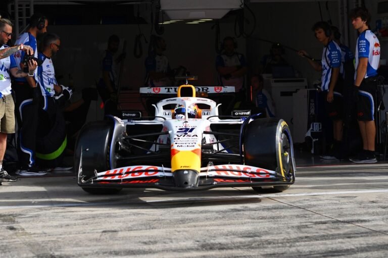 Red Bull e Racing Bulls fecham testes da Pirelli com estreia de Tsolov em carro de F1