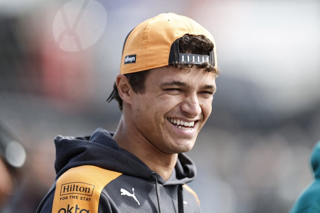 Norris cita reação de Verstappen em 2025 e mantém esperança pelo título de 2026