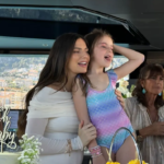 Kelly Piquet e Penelope visitam Toto Wolff no paddock do GP da Itália em Monza