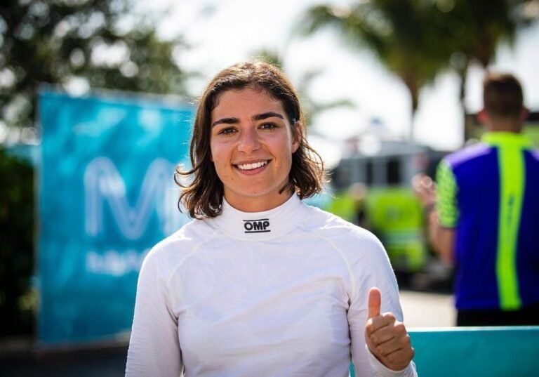 Jamie Chadwick testa Williams em Portimão e volta a colocar uma britânica ao volante de um F1