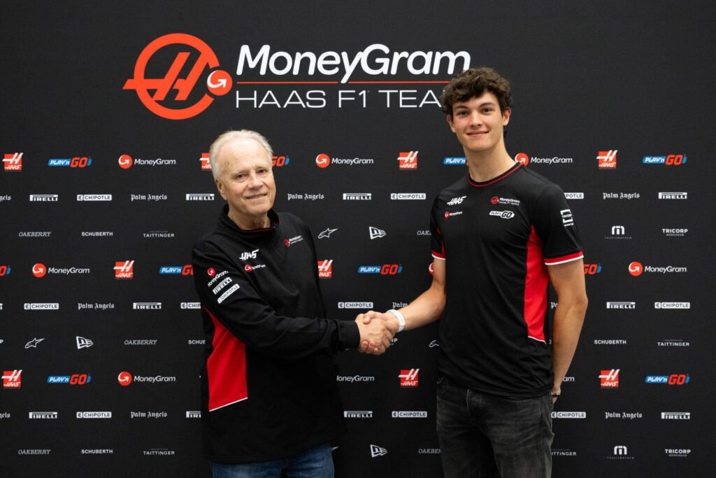 Haas mantém vaga aberta para 2027 e evita virar equipe satélite da Ferrari