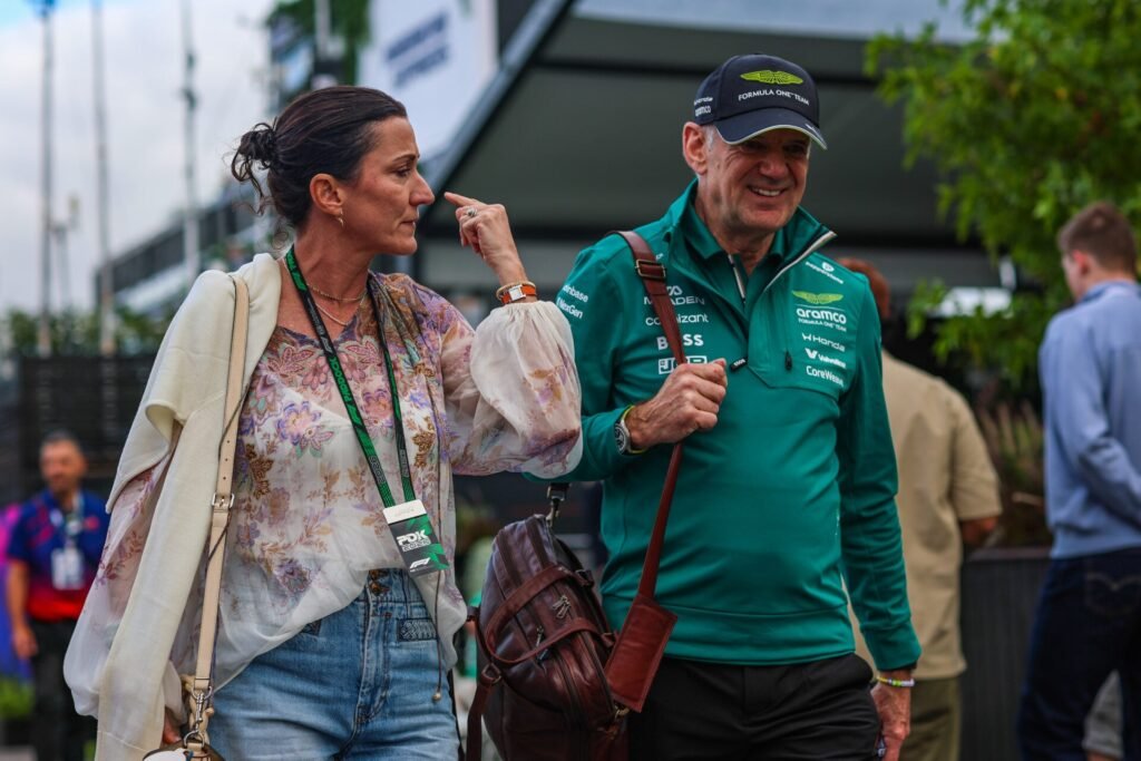 Participação de Adrian Newey na Aston Martin chega a cerca de 4,7%, com saída travada até 2030