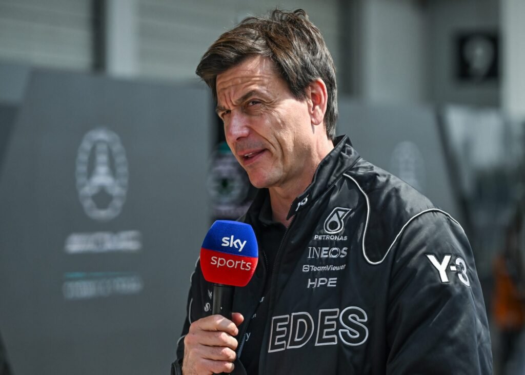 Hamilton abandona GP da Espanha por problema nos freios e vê Antonelli abrir 101 pontos