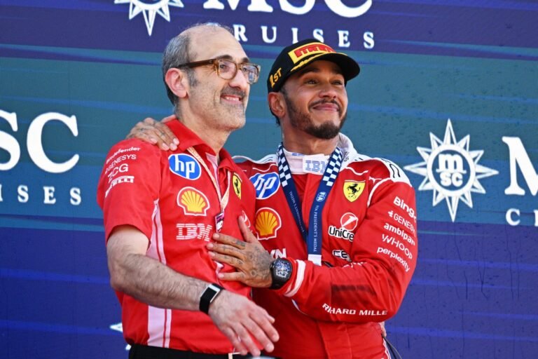 Silêncio no rádio da Ferrari em Baku expõe novo ruído entre Hamilton e engenheiro