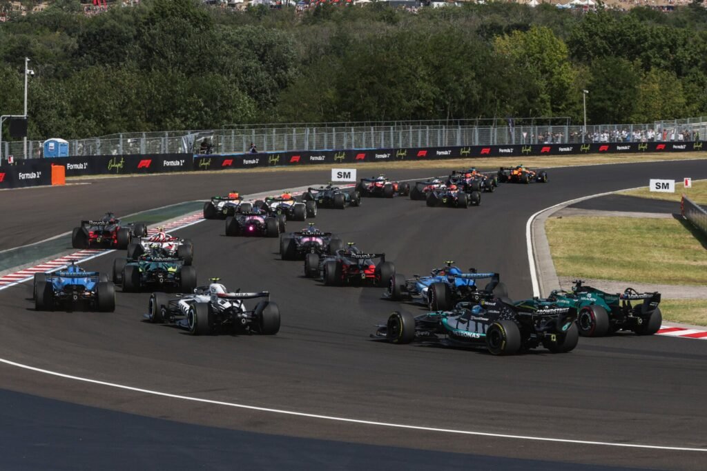 Alonso aponta Antonelli como piloto que melhor se adaptou às regras de 2026 da F1