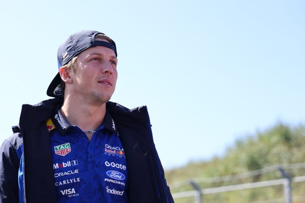 Red Bull adia definição para o GP da Itália, e imagem no box coloca Lawson no centro da especulação