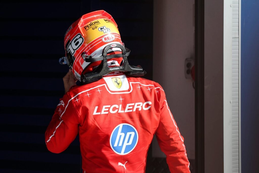 Leclerc bate na Parabolica, provoca bandeira vermelha e abandona o GP da Itália