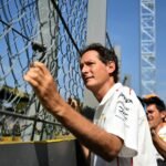Ferrari sai da Itália com só oito pontos, enquanto Antonelli vence e comemora com os tifosi