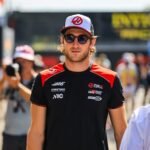 Haas adia decisão sobre dupla de 2027 e avalia Jack Doohan para vaga ao lado de Bearman