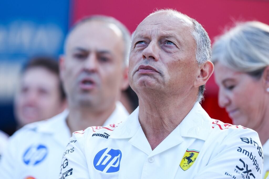 Monza aumenta pressão sobre Vasseur na Ferrari, com apoio interno em dúvida