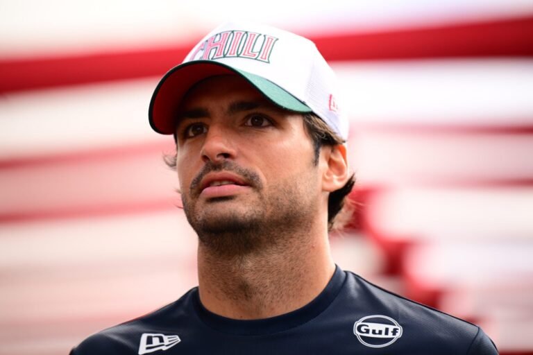 Sainz diz que sair da Williams não bastaria para buscar título e mantém aposta no projeto