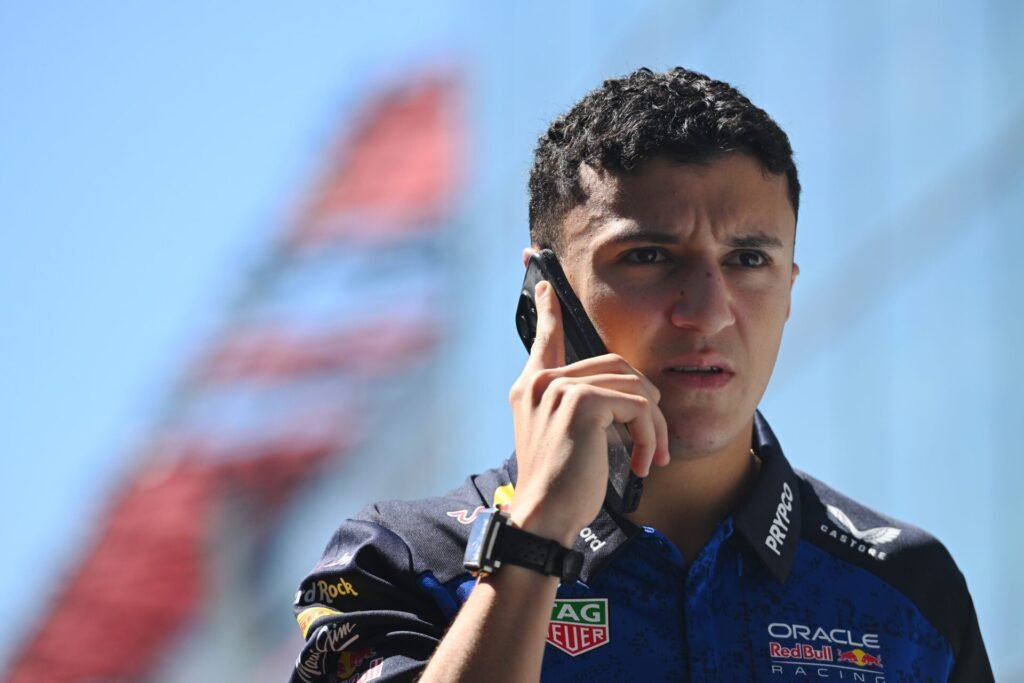Red Bull aguarda exame na semana de Baku para definir retorno de Hadjar