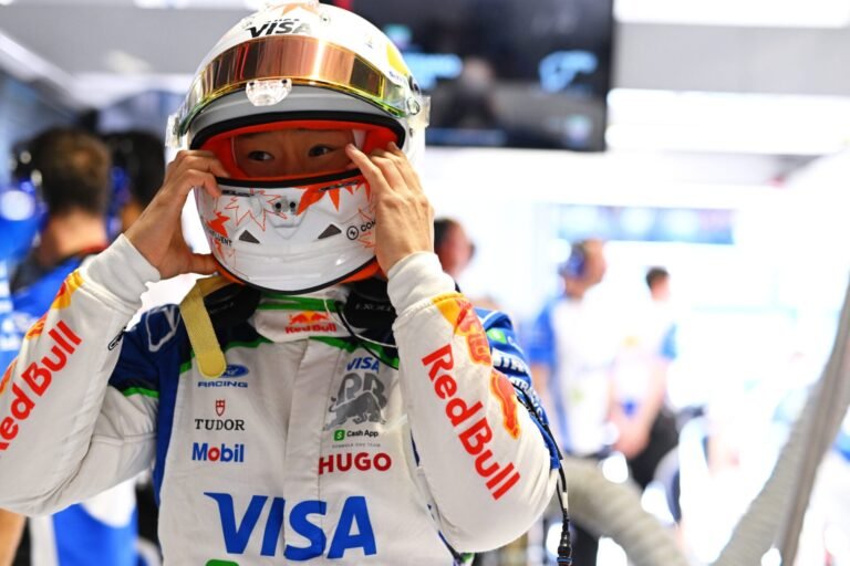 Tsunoda termina em 14º no GP da Espanha e fica longe do ritmo de Lindblad na Racing Bulls