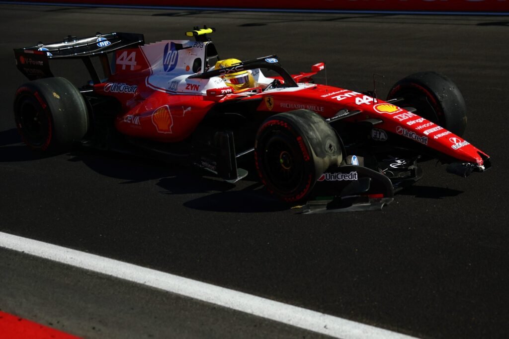 Hamilton ignora cinco chamados da Ferrari após batida e amplia interrupções no GP da Espanha