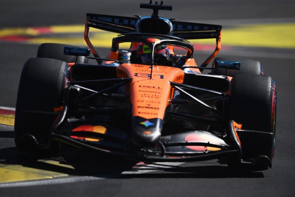 Piastri sofre dano na largada, não troca asa e termina GP da Espanha em oitavo