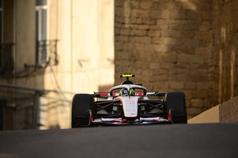 Ferrari liga alerta após quebra no carro de Bearman durante TL2 em Baku