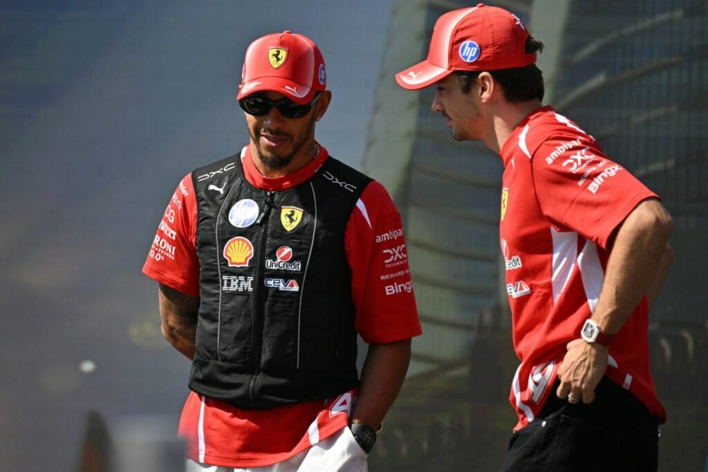 Hamilton segue caminho diferente de Leclerc no acerto da Ferrari após fim de semana difícil com a SF-26