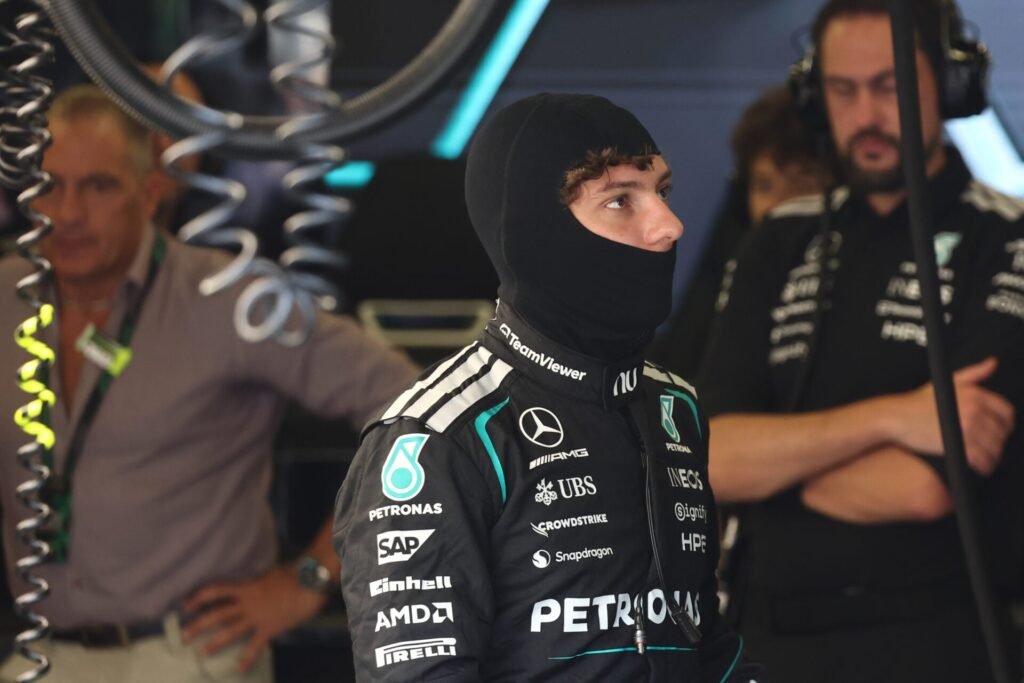 Montoya pede que Antonelli “pare de pensar” após recuperação no GP do Azerbaijão