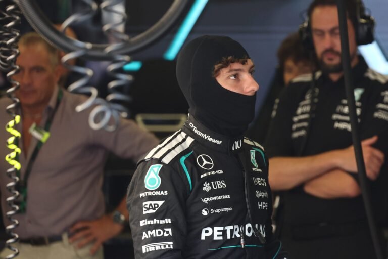 Montoya pede que Antonelli “pare de pensar” após recuperação no GP do Azerbaijão