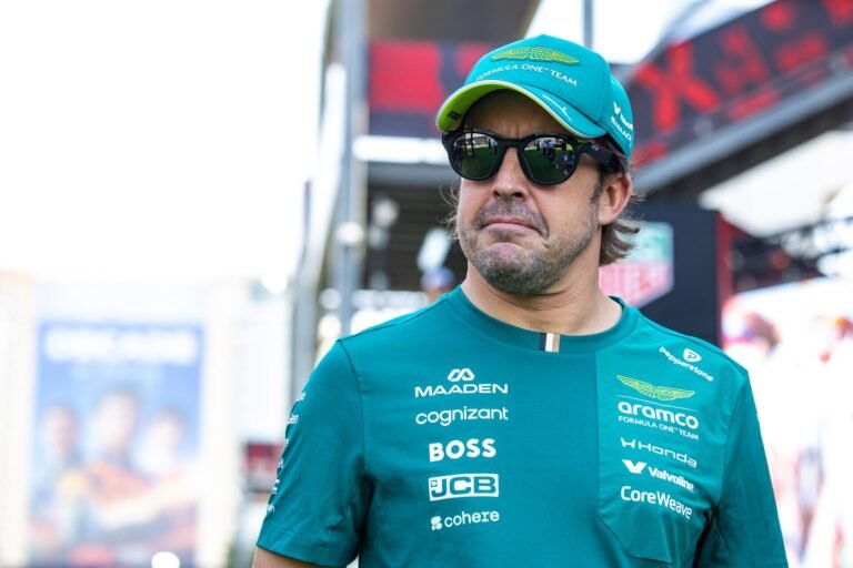Alonso renova com a Aston Martin e pode quebrar recorde histórico de parceria em 2027