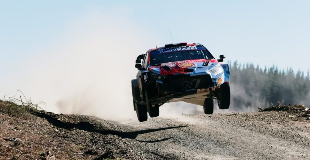 Rali do Chile aperta briga pelo título e leva Toyota a igualar marca histórica no WRC