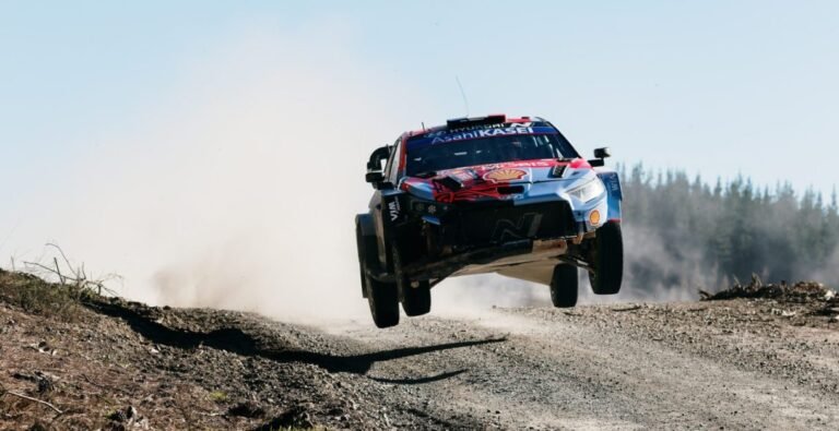 Rali do Chile aperta briga pelo título e leva Toyota a igualar marca histórica no WRC