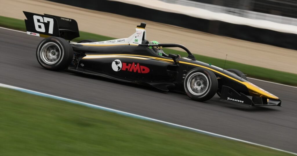 Escorpioni estreia na Indy NXT com melhor tempo em teste no misto de Indianápolis