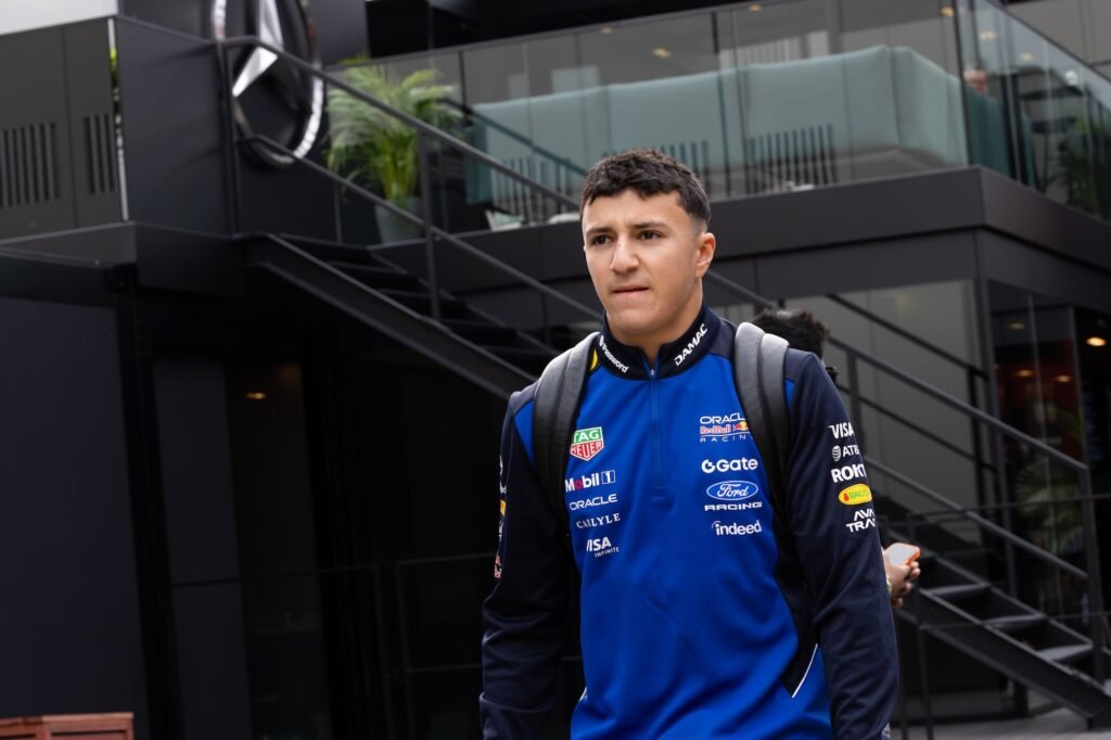 Hadjar volta à agenda oficial da FIA no GP do Azerbaijão, e Mekies fala pela Red Bull