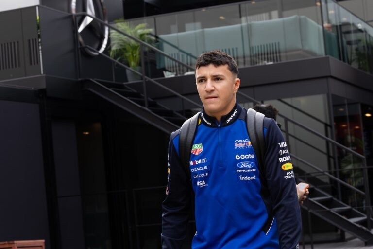 Hadjar volta à agenda oficial da FIA no GP do Azerbaijão, e Mekies fala pela Red Bull