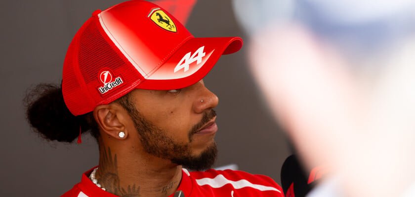 Hamilton nega ter pedido trocas na Ferrari após rumores sobre sua equipe