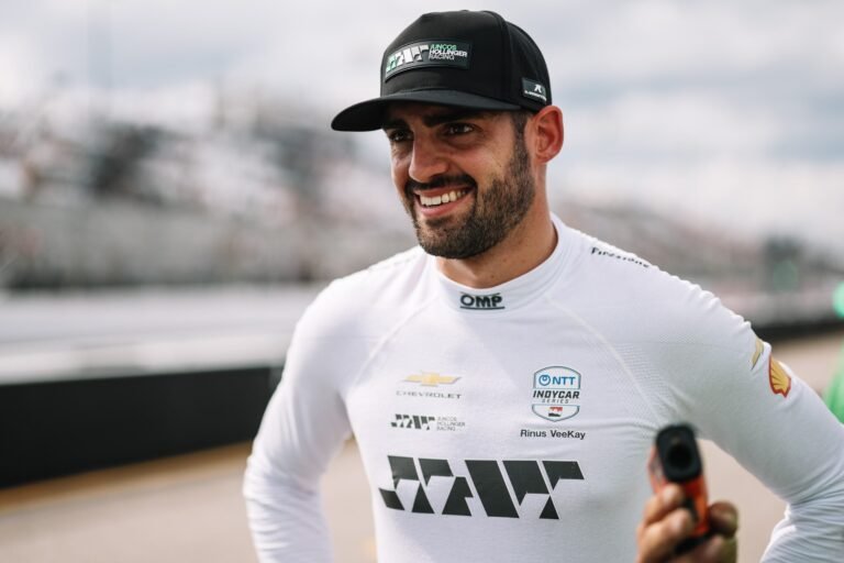 VeeKay elogia Caio Collet em meio a cenário de possível vaga na Juncos Hollinger para 2027