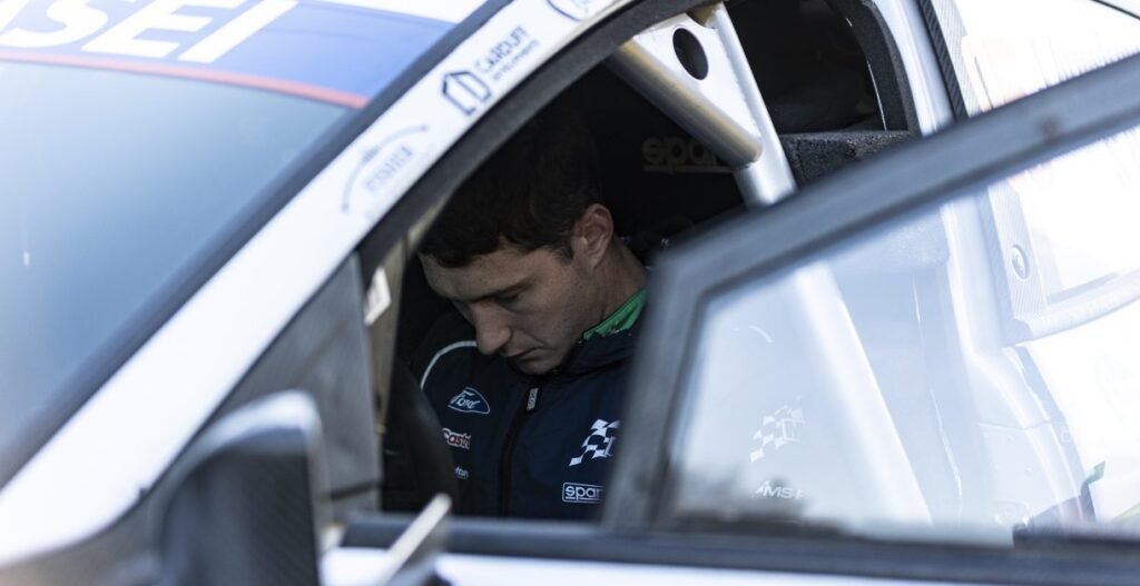 Armstrong capota no Rally Chile mesmo com estratégia conservadora