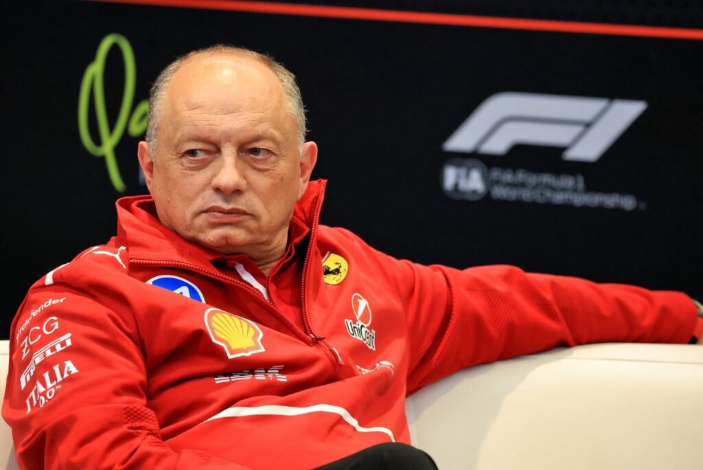 Ex-piloto critica Vasseur na Ferrari e aponta Horner como nome ideal para liderança