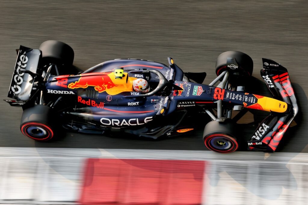 Tsunoda admite que ego atrapalhou adaptação na Red Bull e aponta erro ao seguir acerto de Verstappen