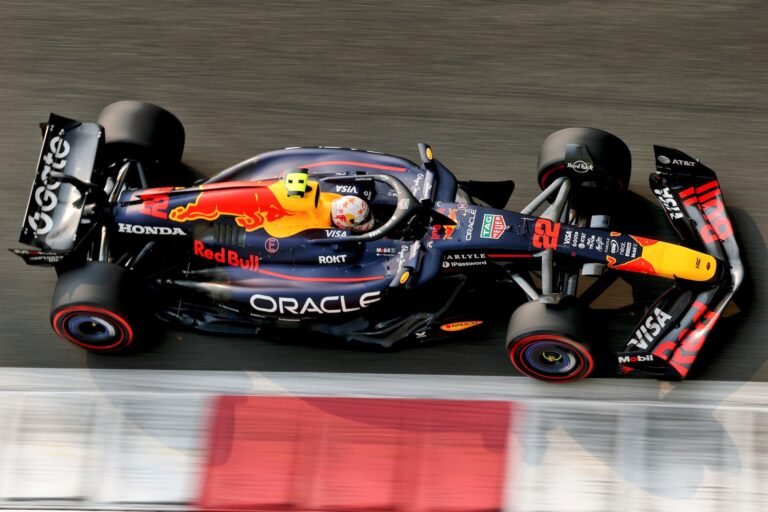 Tsunoda admite que ego atrapalhou adaptação na Red Bull e aponta erro ao seguir acerto de Verstappen