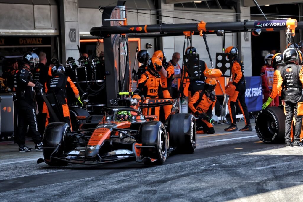 Fórmula 1 reabre debate sobre pit stops em neutralizações após divisão entre fãs e crítica de Norris