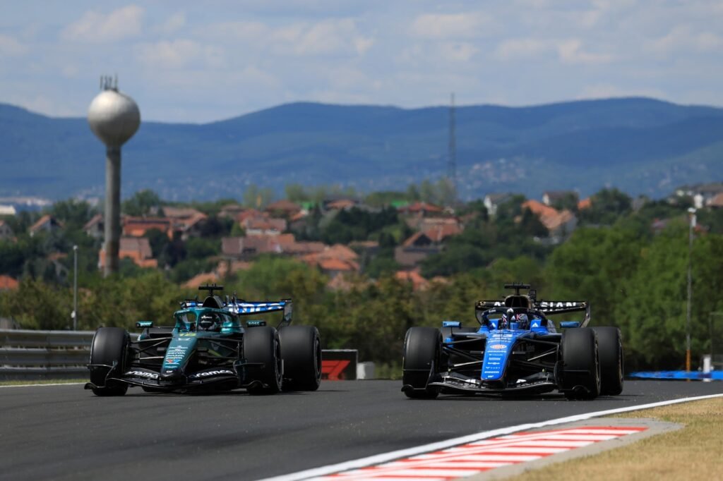 Sainz diz que Williams ficou para trás da Aston Martin após atualizações