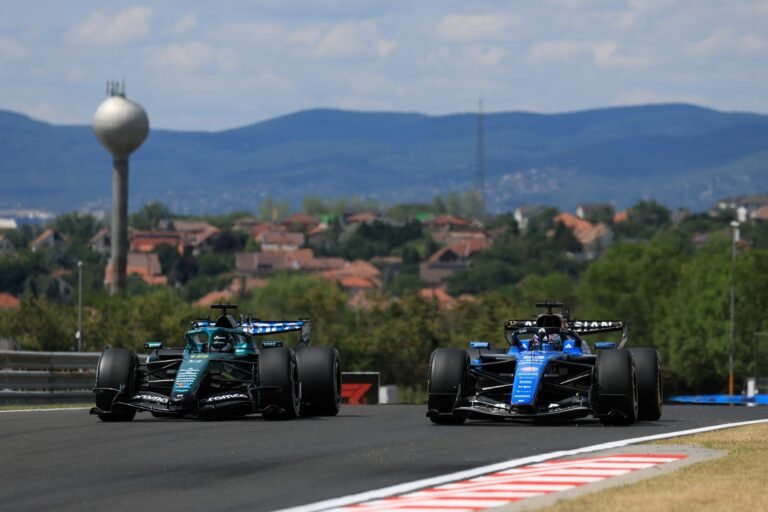Sainz diz que Williams ficou para trás da Aston Martin após atualizações