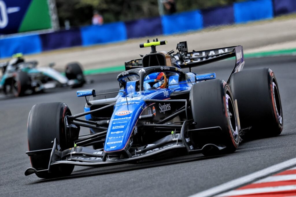 Sainz diz que principal aposta da Williams já está voltada ao carro de 2027