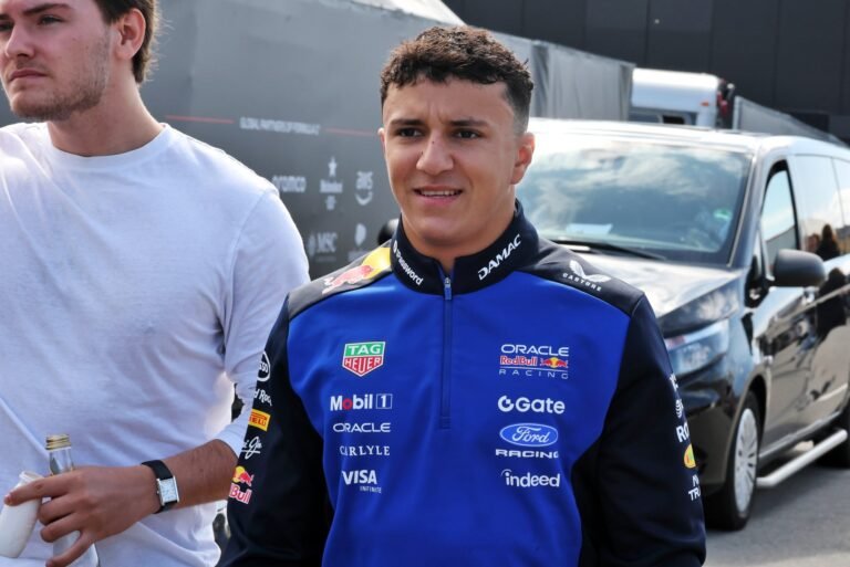 Hadjar segue fora por lesão no punho e desfalca a Red Bull no GP da Itália