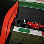 Hamilton cobra regras de disputa interna na Ferrari após incidente com Leclerc