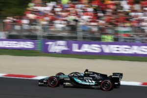 Mercedes fecha sexta na frente em Monza, com Ferrari perto na briga pela pole