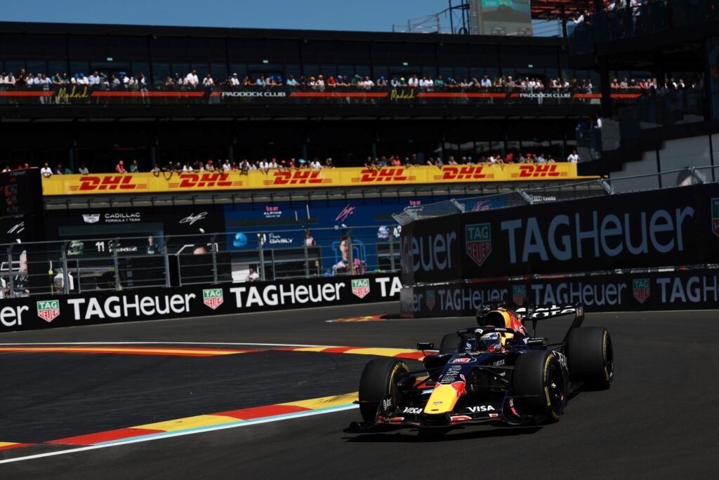 Red Bull explica por que mandou Verstappen devolver duas posições no GP da Espanha