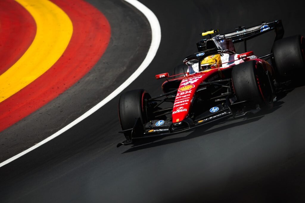 Hamilton vê avanço da Ferrari, mas descarta virada decisiva com nova unidade de potência